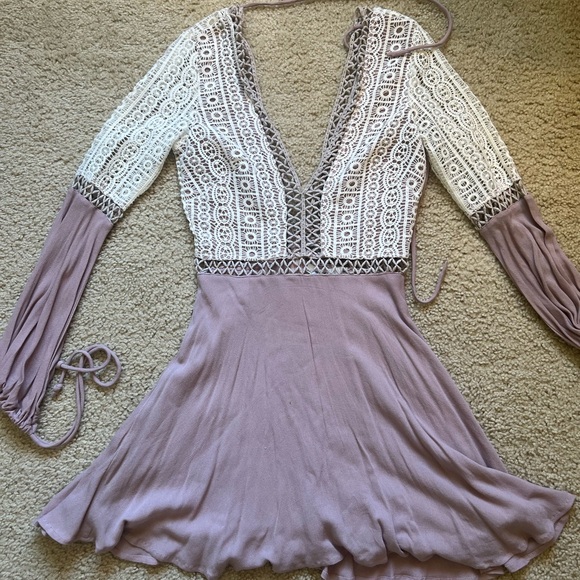 Hello Molly Lace V-Neck Dress in White and Mauve - Picture 1 of 2